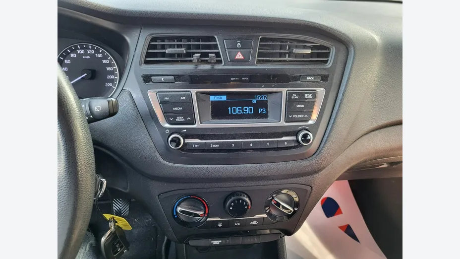 HYUNDAI i20 -