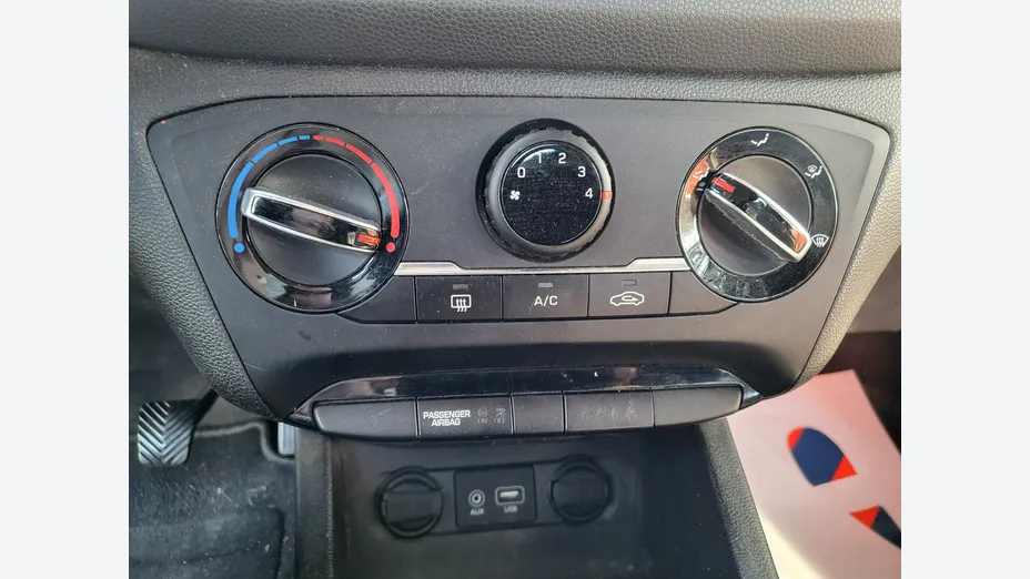 HYUNDAI i20 -