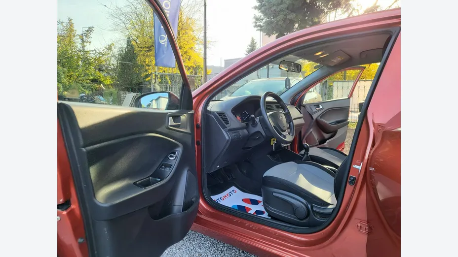HYUNDAI i20 -