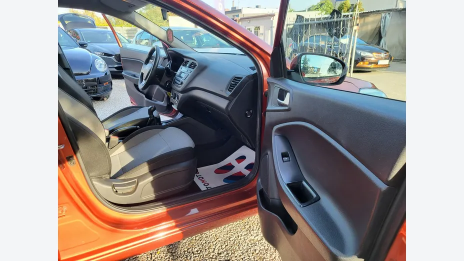 HYUNDAI i20 -