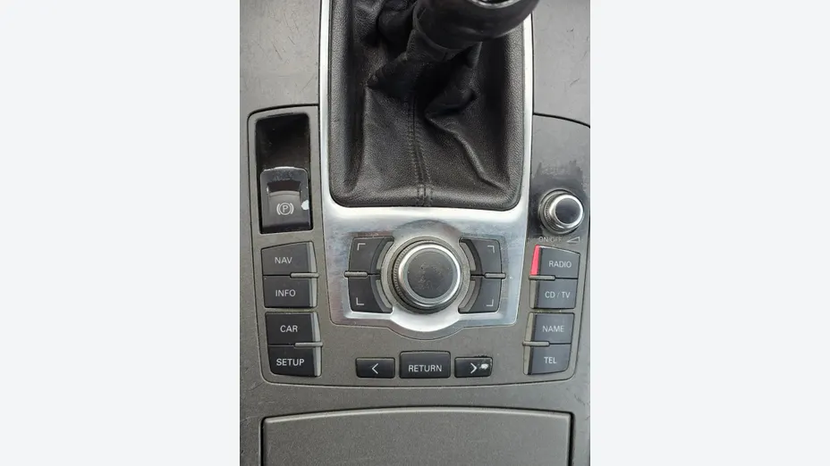 AUDI A6 -