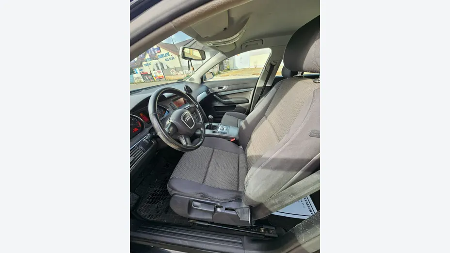 AUDI A6 -
