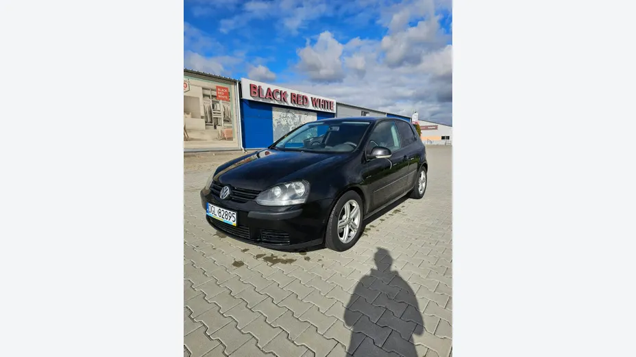 VOLKSWAGEN Golf -