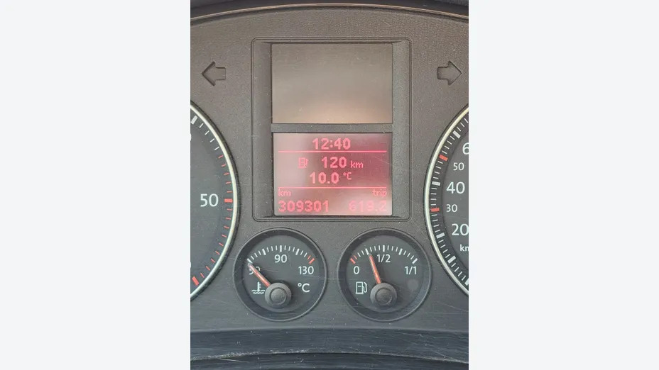 VOLKSWAGEN Golf -
