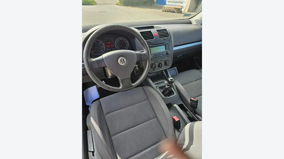 VOLKSWAGEN Golf -