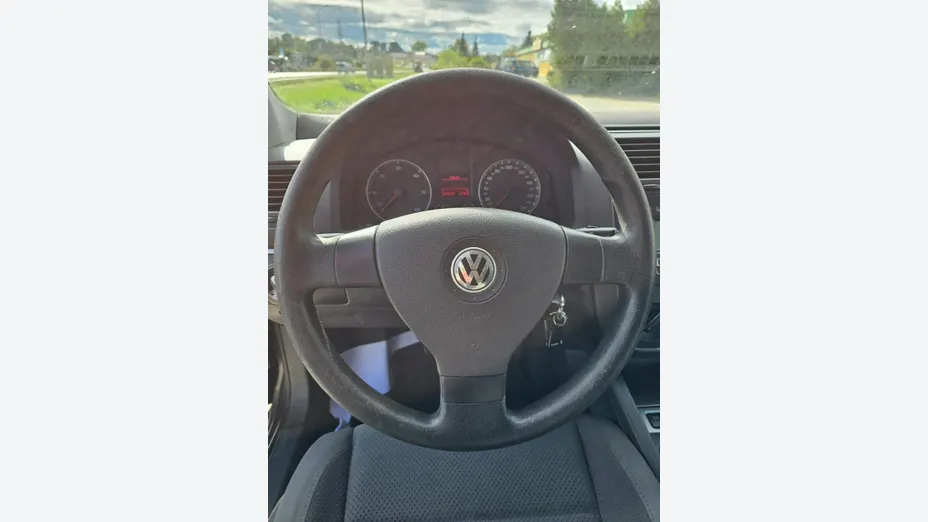 VOLKSWAGEN Golf -
