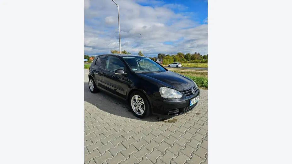 VOLKSWAGEN Golf -