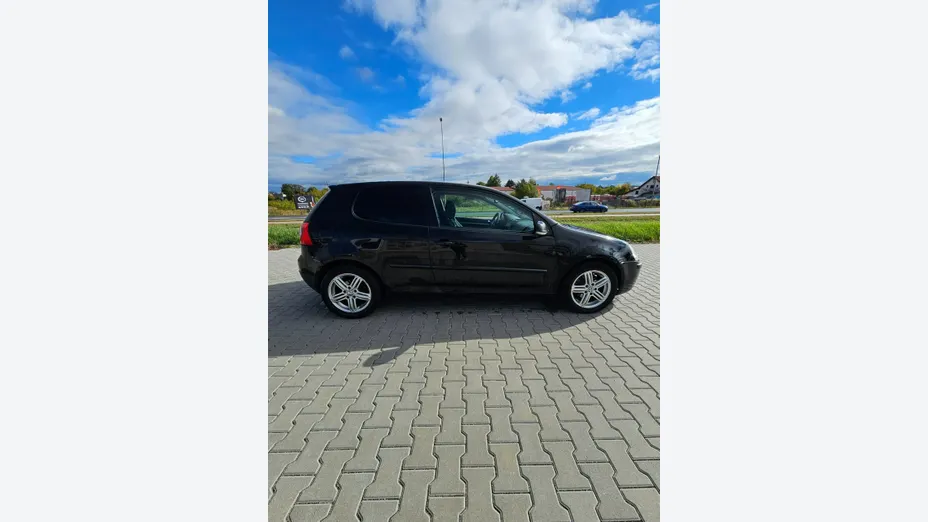 VOLKSWAGEN Golf -