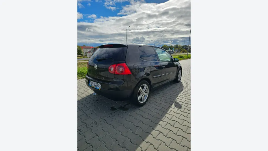 VOLKSWAGEN Golf -