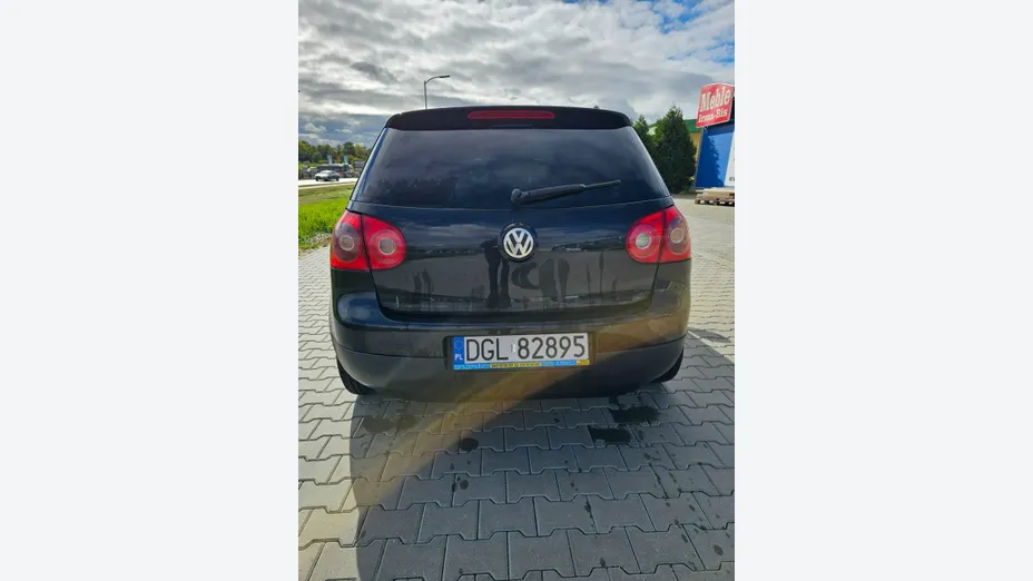 VOLKSWAGEN Golf -