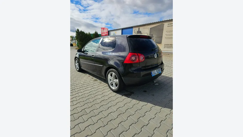 VOLKSWAGEN Golf -