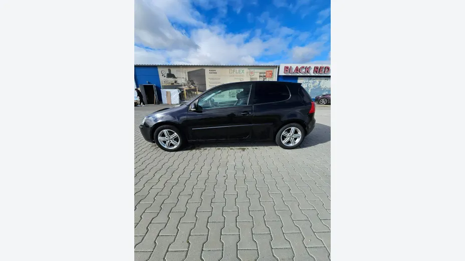 VOLKSWAGEN Golf -