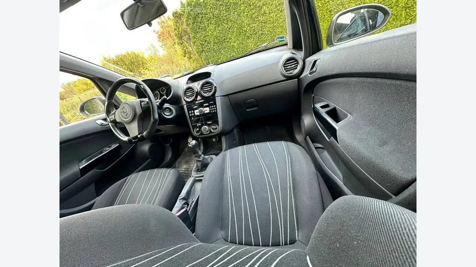 OPEL Corsa -