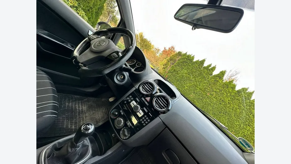 OPEL Corsa -