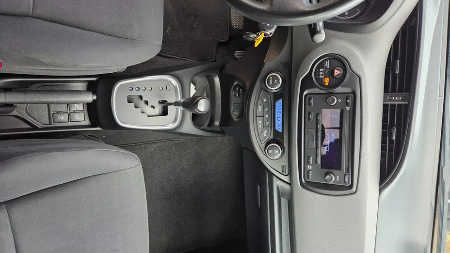 TOYOTA Yaris -