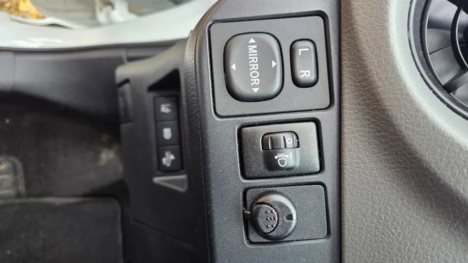 TOYOTA Yaris -