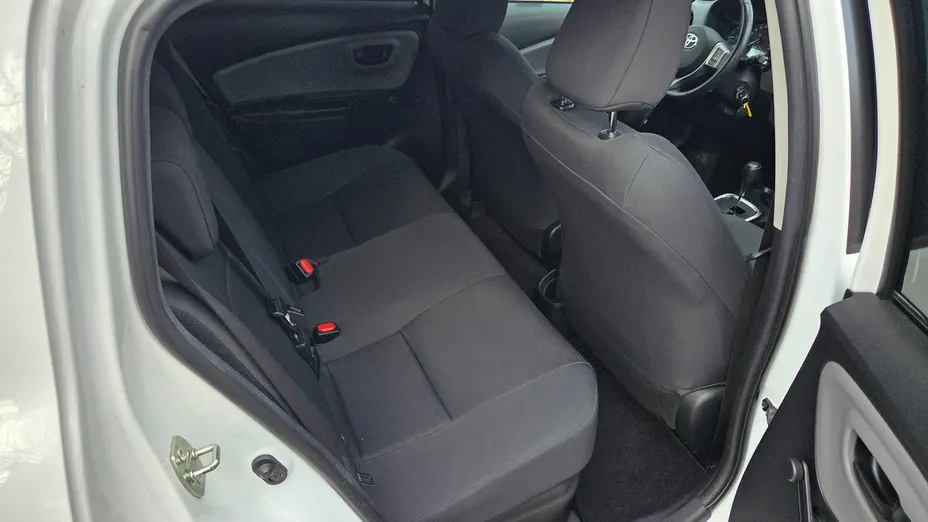 TOYOTA Yaris -