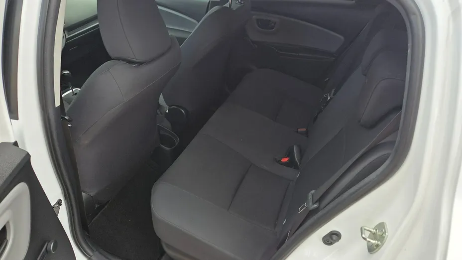 TOYOTA Yaris -