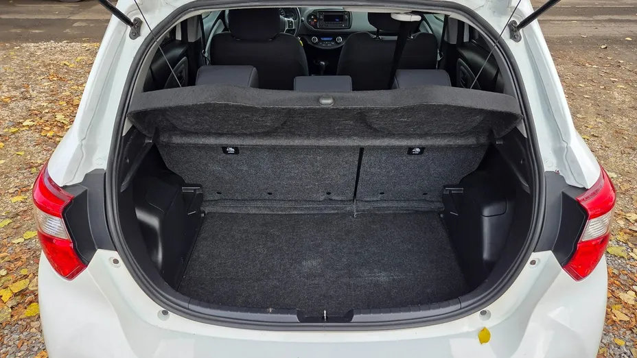 TOYOTA Yaris -
