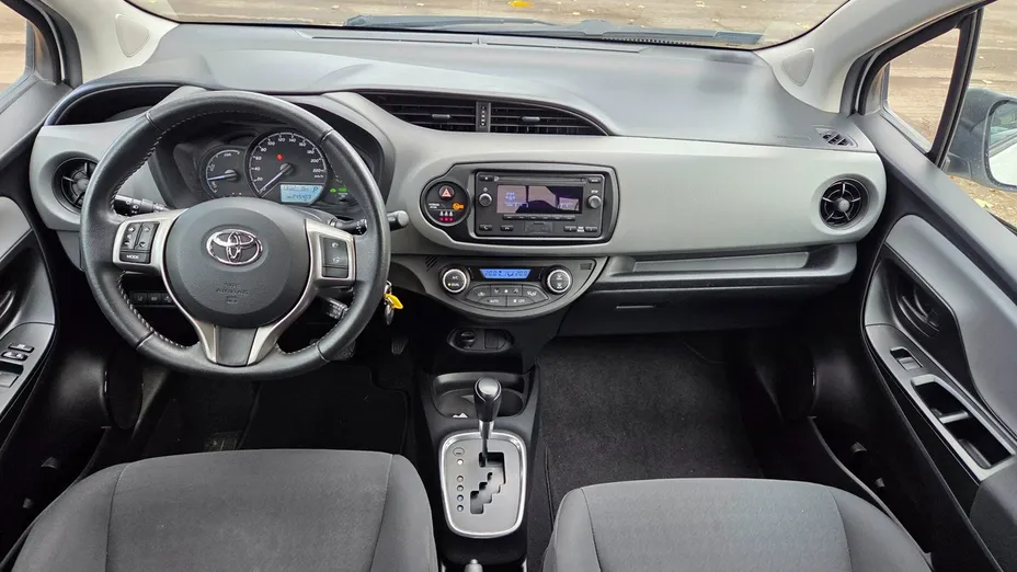 TOYOTA Yaris -