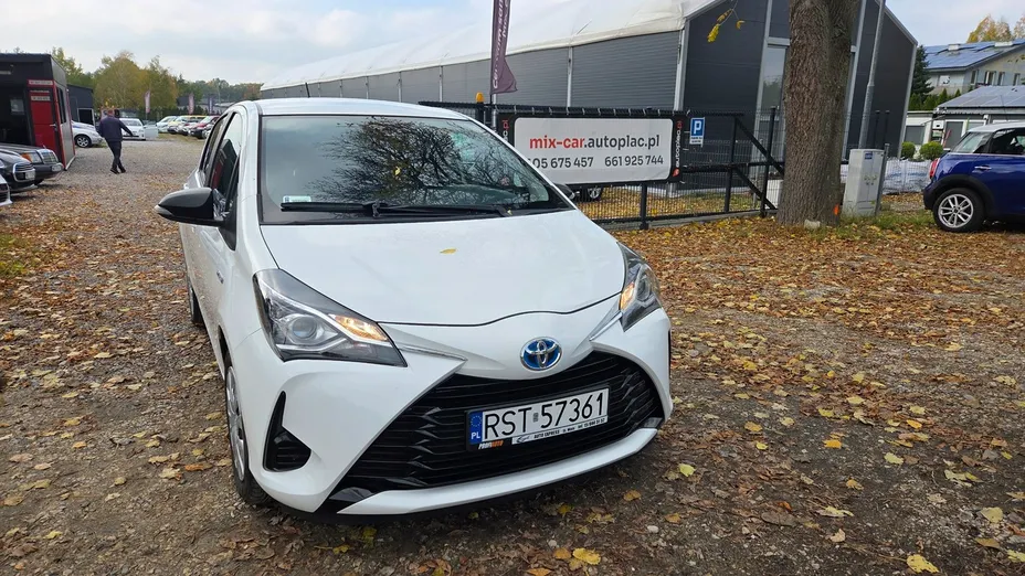 TOYOTA Yaris -