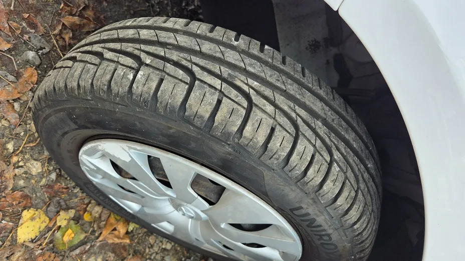 TOYOTA Yaris -