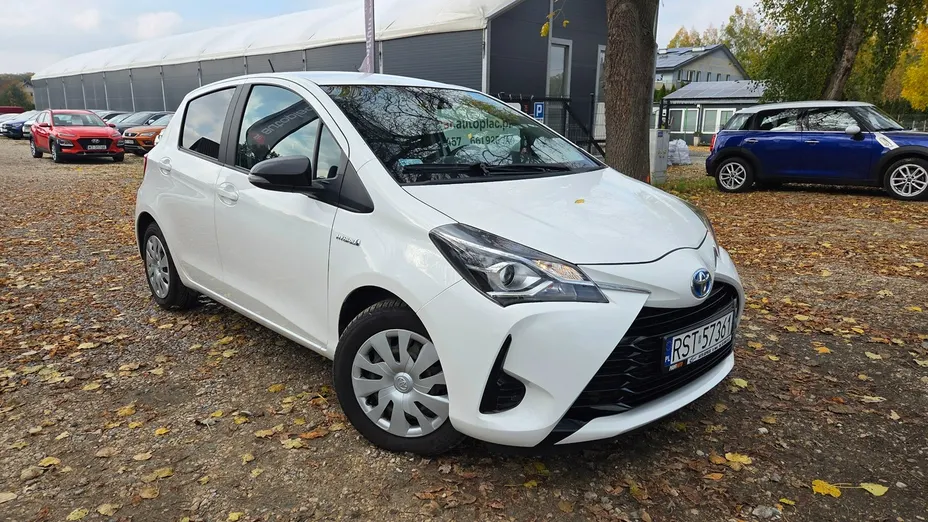 TOYOTA Yaris -