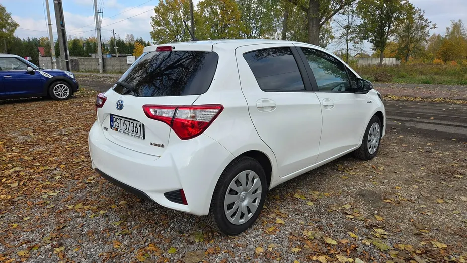 TOYOTA Yaris -