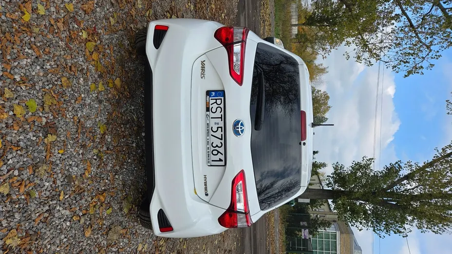 TOYOTA Yaris -