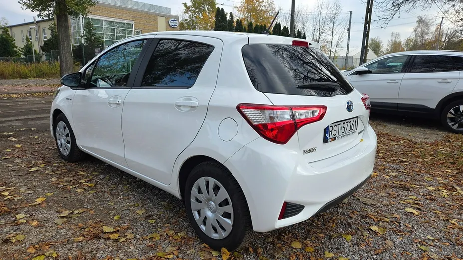 TOYOTA Yaris -