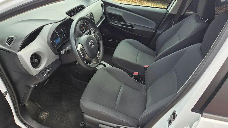 TOYOTA Yaris -