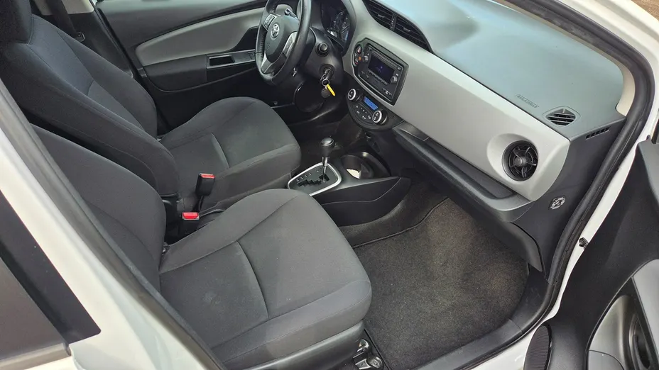 TOYOTA Yaris -