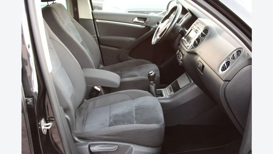 VOLKSWAGEN Tiguan -