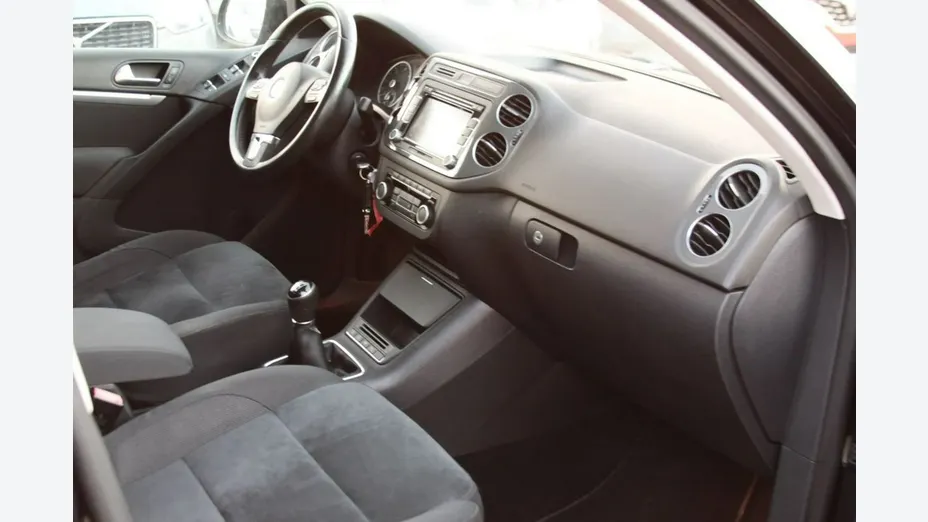 VOLKSWAGEN Tiguan -