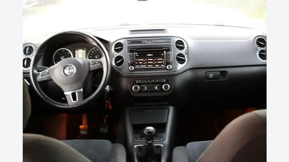 VOLKSWAGEN Tiguan -