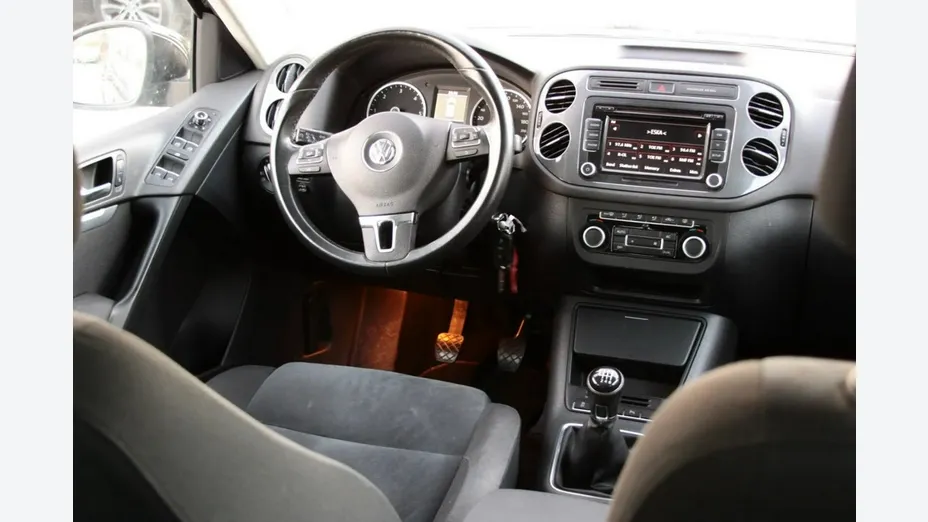VOLKSWAGEN Tiguan -