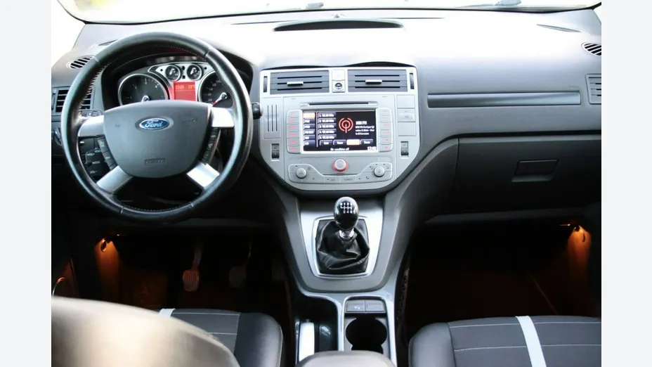 FORD Kuga -