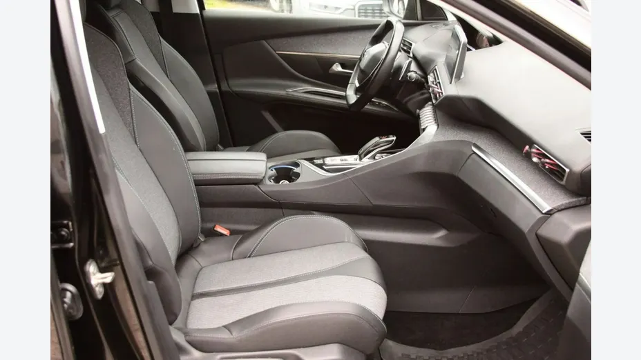 PEUGEOT 5008 -
