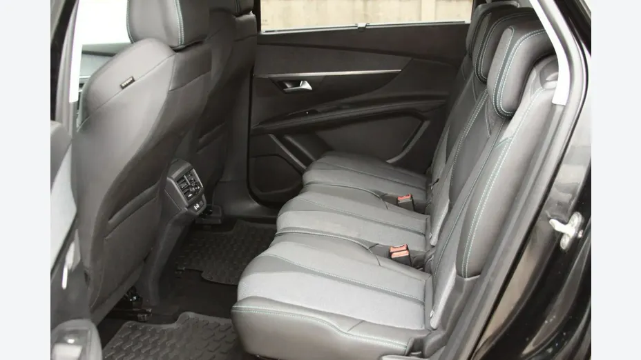 PEUGEOT 5008 -