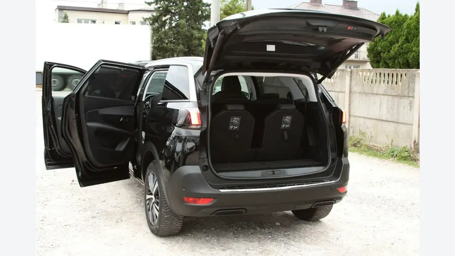 PEUGEOT 5008 -