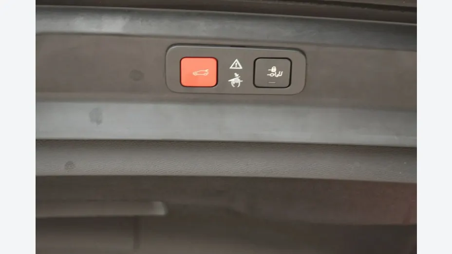 PEUGEOT 5008 -