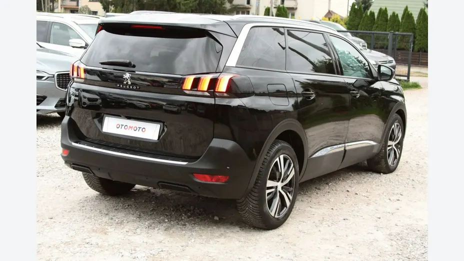 PEUGEOT 5008 -