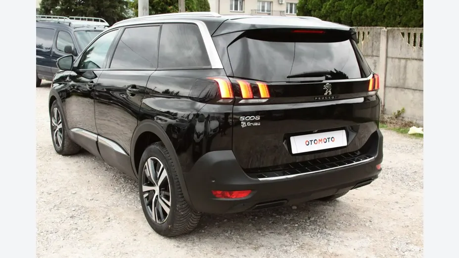 PEUGEOT 5008 -