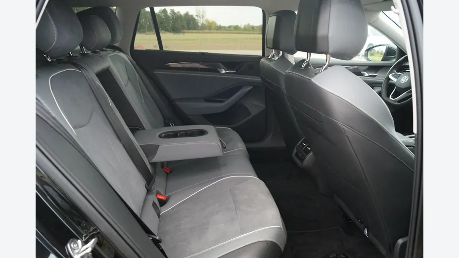 VOLKSWAGEN Passat -