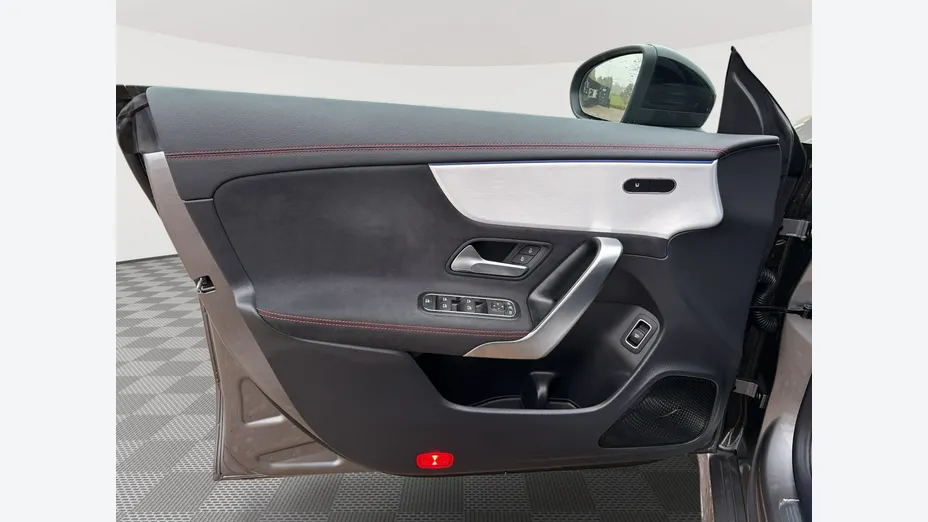 MERCEDES-BENZ CLA -
