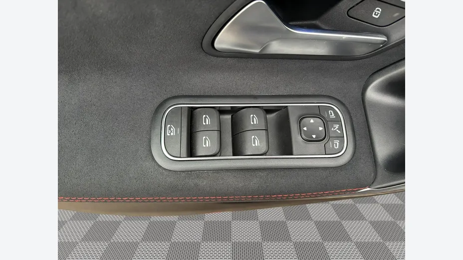 MERCEDES-BENZ CLA -