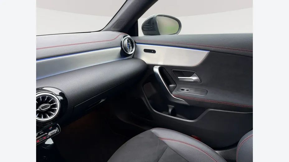 MERCEDES-BENZ CLA -