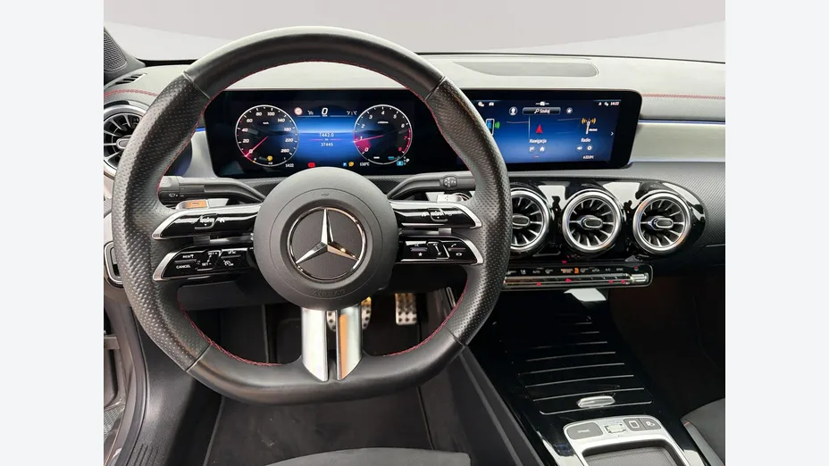 MERCEDES-BENZ CLA -