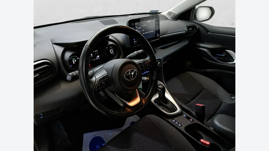 TOYOTA Yaris -