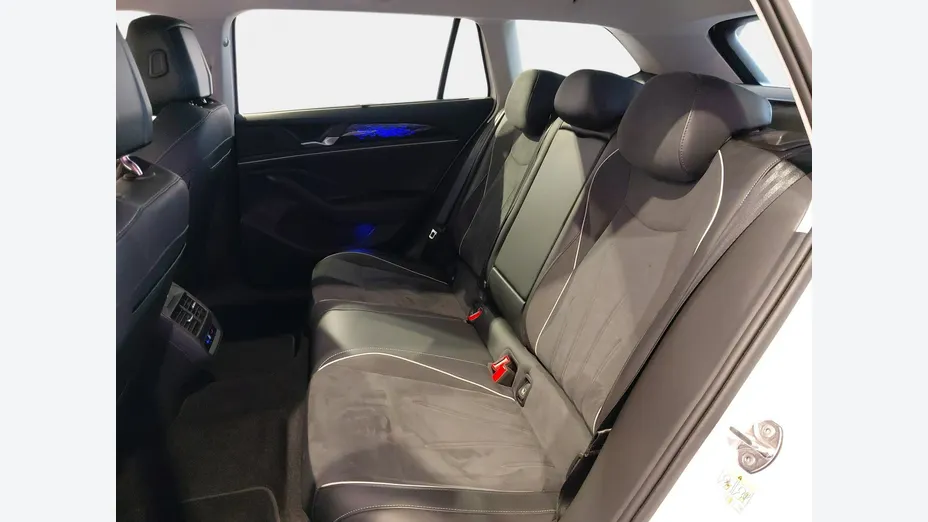 VOLKSWAGEN Passat -